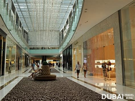 Strolling at the Fashion Avenue in The Dubai Mall | Dubai Travel Blog