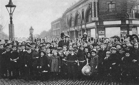 Street Scenes - Great Britain - England - London - North London - Tufnell Park - Old and Local ...