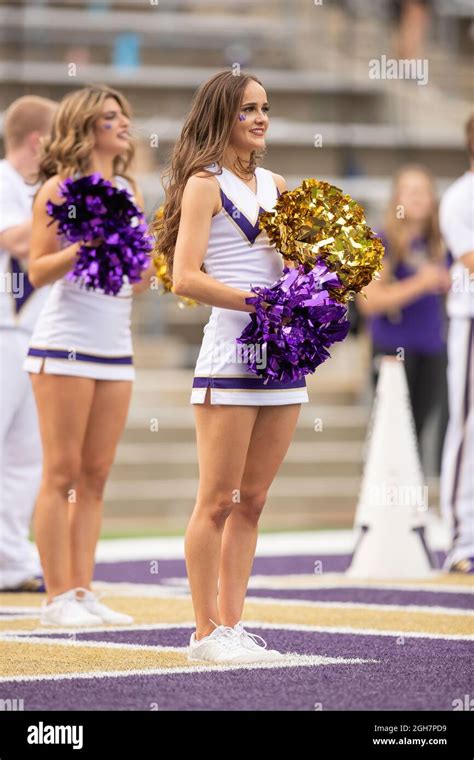 Washington Huskies Cheerleaders Roster 2025 Pictures - Kelli Reggie