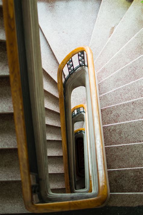 Moving With Stairs: How To Do It Safely? | Zenith Moving