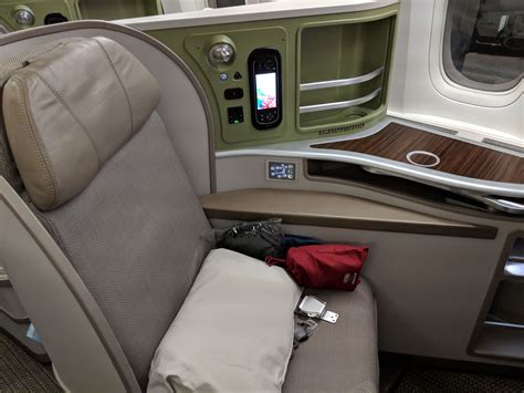 Review: EVA Air Business Class Saigon-Taipei-SFO [PHOTOS]