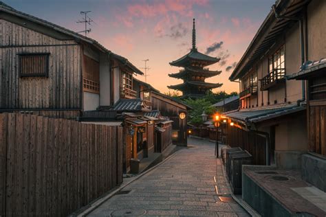 Sunset at The Yasaka Pagoda In Kyoto – Les Taylor Photography