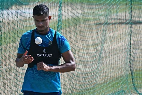 Nasum Ahmed gets ready to bowl in the nets | ESPNcricinfo.com