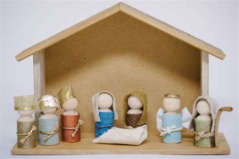 How to Make a Wooden Peg Doll Nativity Set | DIY Christmas Decor