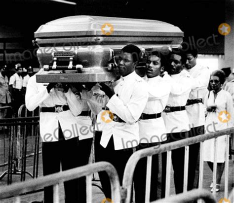 Photos and Pictures - Bob Marley Funeral Photo By:ray Fairall/ipol ...