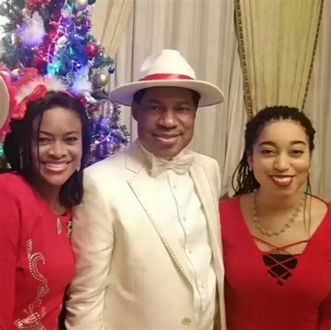 Pastor Chris Oyakhilome And His daughters share Christmas photoshoot ...