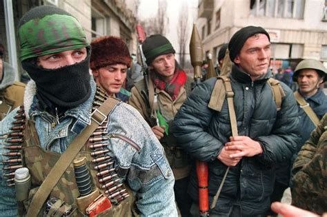 Chechen independence fighters, Grozny, 1995 [800*533] • /r/MilitaryPorn | Chechnya, Fighter ...