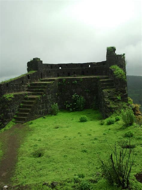 Amol's Blog....: Rohida Fort - Kenjal Gad & फसलेला Raireshwar