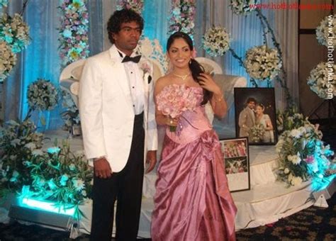 Lasith Malinga including wife and family | CelebritiesCouples