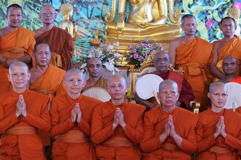 Sakyadhita: Awakening Buddhist Women: The First Bhikkhuni Ordination at Koh Yo, Thailand