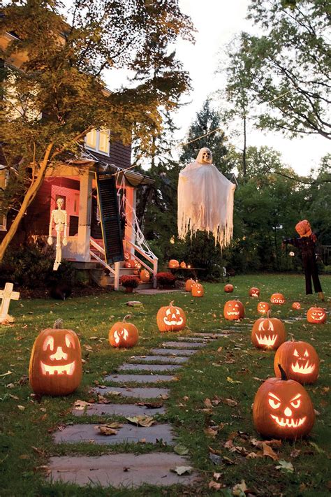 Spook Your Neighborhood With These Outdoor Halloween Decorations ...