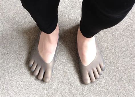 Reasons to Wear Minimalist Shoes for Flat Feet in 2020