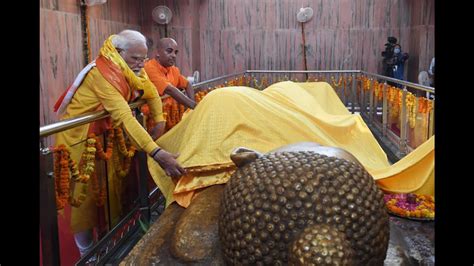 Prime Minister offers prayers at Buddhist temple in Kushinagar ...