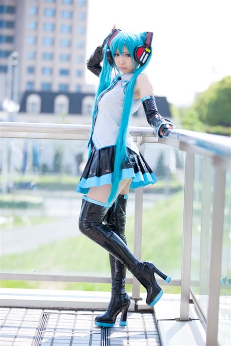 [Vocaloid] Miku cosplay by Momoitoteku : r/ZettaiRyouiki