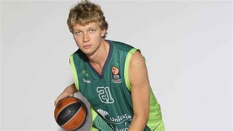 Dunk of the night: Mindaugas Kuzminskas, Unicaja Malaga - YouTube