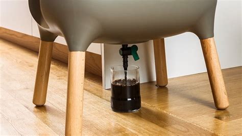 You'll Want Worms in Your Kitchen with This Indoor Composter