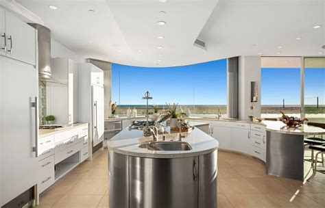 Peek inside a Newport Beach home that sold for $14.55M, a record for that oceanfront strip ...