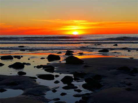 Sunrise at Long Sands Beach – York Beach, Maine - York Beach + New England Cheap Travel Blog