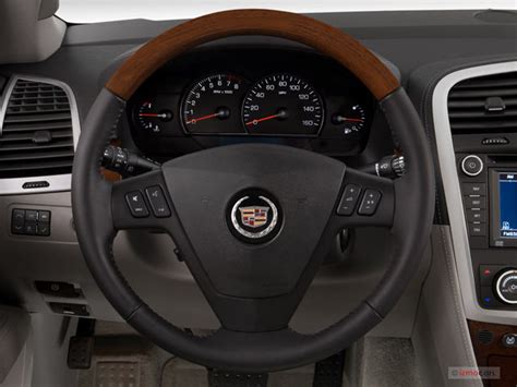 2009 Cadillac SRX: 22 Interior Photos | U.S. News