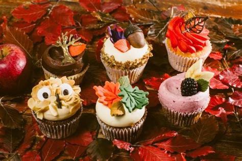 These Autumn cupcakes from a local bakery near me! : r/Baking