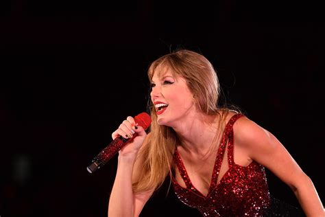 Taylor Swift Responds to Witchcraft Taunts With Extraordinary Video - Newsweek