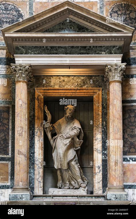 Statues Inside The Pantheon