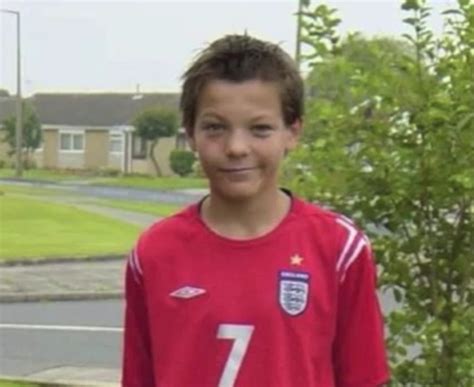 Louis Tomlinson Height, Weight, Age, Girlfriend, Family, Facts, Biography