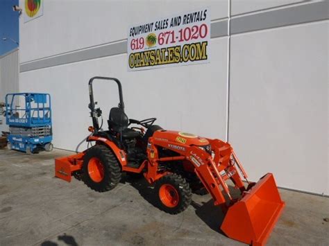 KUBOTA B2601 MINI SKIP LOADER