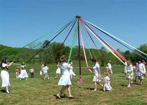 Dancing Around The Maypole | Blind Pig and The Acorn