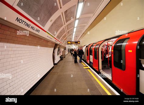 Notting hill gate station hi-res stock photography and images - Alamy