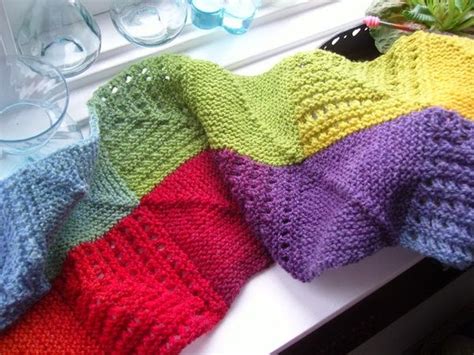 I will have to research domino knitting. Like granny squares? | Breien en haken, Breien, Haken