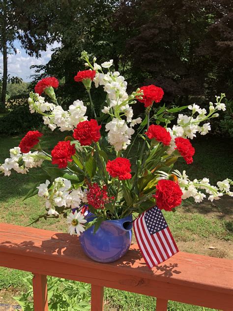 4th of July flower arrangements by Edie Martin 💐 | Flower table decorations, Table flowers, July ...