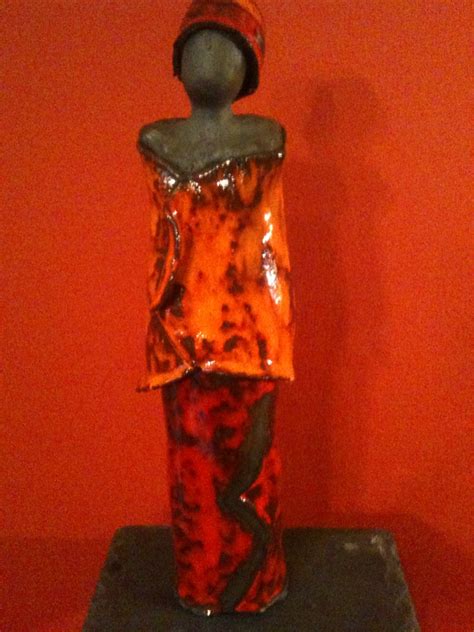 Ceramic woman, zwarte klei, botz lava en koral. Koral, Pottery Designs, Lava Lamp, Novelty Lamp ...
