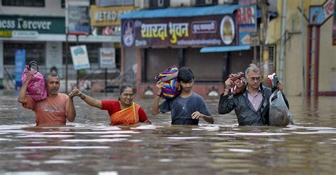 Kerala, Maharashtra, Karnataka floods LIVE Updates: 60 people rescued from Wayanad landslide ...