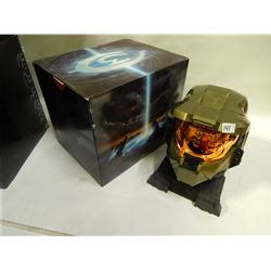 HALO 3 LEGENDARY EDITION-HELMET ON STAND