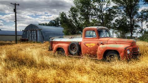 Old red truck in the wheat field - HD wallpaper Wallpaper Download 3840x2160