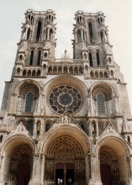 Laon Cathedral (Laon, 1350) | Structurae