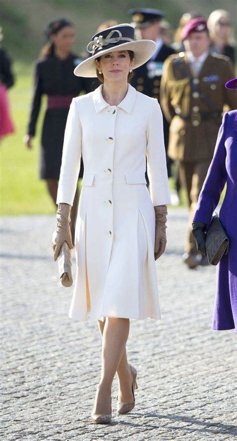 The Top 10 Best-Dressed Royals | Nice dresses, Royal fashion, Princess mary