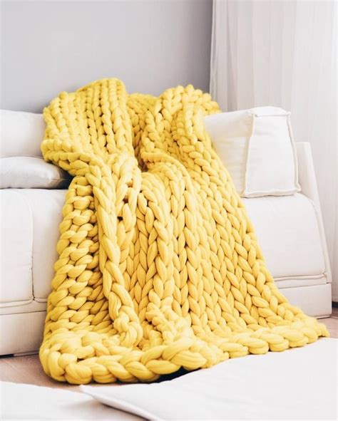 Giganto-Blanket Tutorial Explains How to Make a Chunky Knit Blanket ...