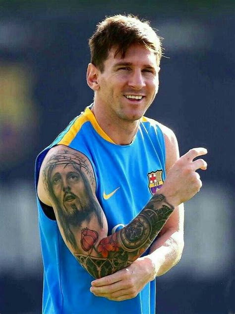 Pin de 𝒂𝒍𝒊𝒆𝒏_ᒍᖇ💙😇 em ليۆ میسی | Tatuagem de jesus, Tatuagem messi, Tatuagem de cristo