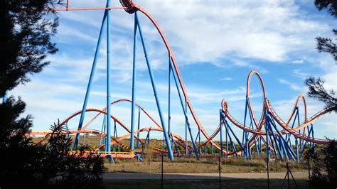 Superman B&M Floorless Roller Coaster Parque Warner Madrid - YouTube