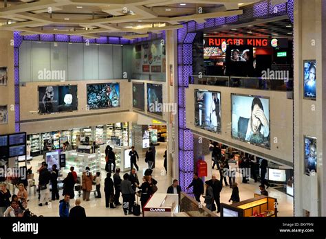 Duty free shop Abu Dhabi airport, Emirates Stock Photo - Alamy