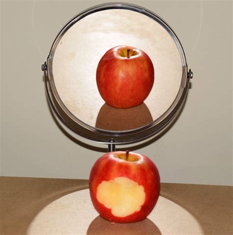 Apple and mirror | Mirror photography, Reflection photography, Still photography