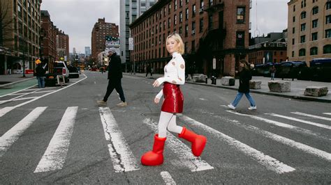 With these big red boots, fashion enters an absurd era