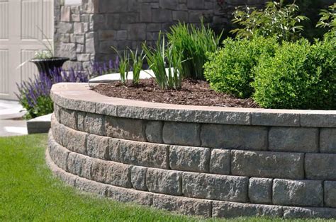 Retaining Wall Installation: 5 Tips