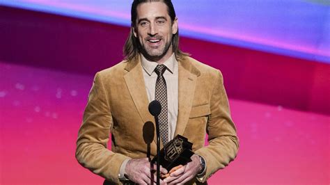 Packers QB Aaron Rodgers earns 4th MVP award, 2nd in a row | AP News