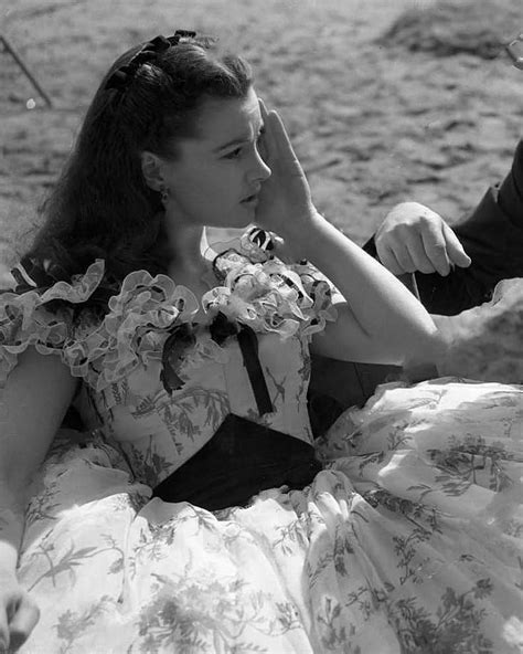 •Vivien Leigh behind the scenes of "Gone With The Wind",1939. . . #gonewiththewind #GWTW # ...