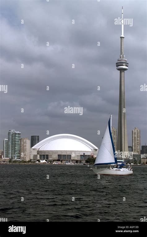 CN tower and Toronto skyline Stock Photo - Alamy