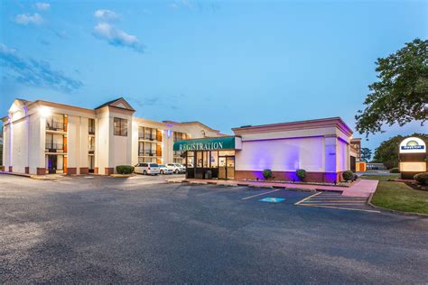 Days Inn by Wyndham Hampton Near Coliseum Convention Center | Hampton ...