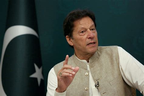 Pakistan's Imran Khan has stopped standing office of prime minister" - Haber Tusba